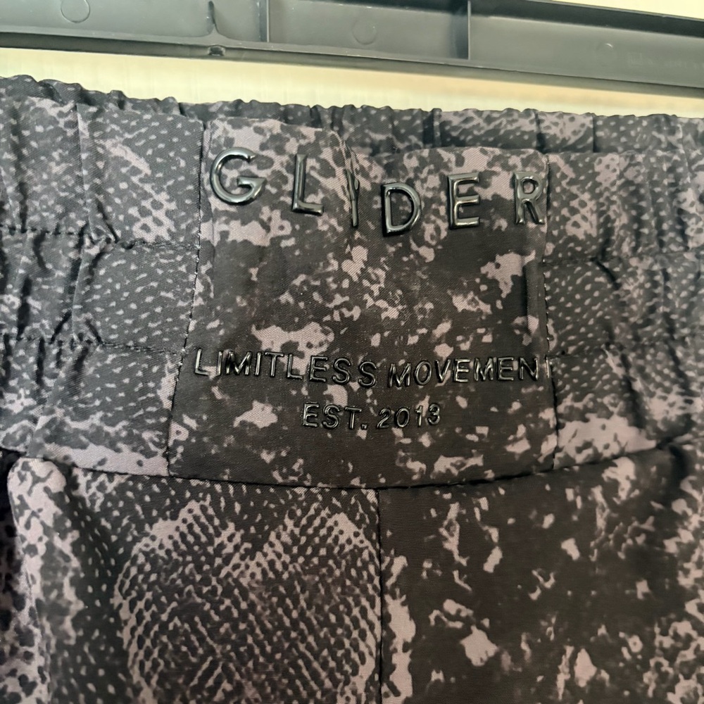 Glyder Womens Black Snakeskin Lined Running Shorts, Medium - Picture 4 of 9